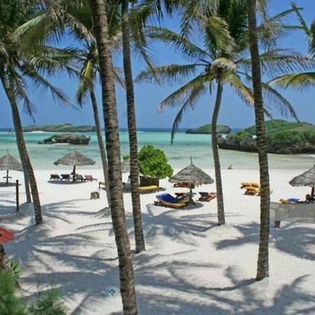 White Villa - Paparemo Beach Watamu Bagian luar foto