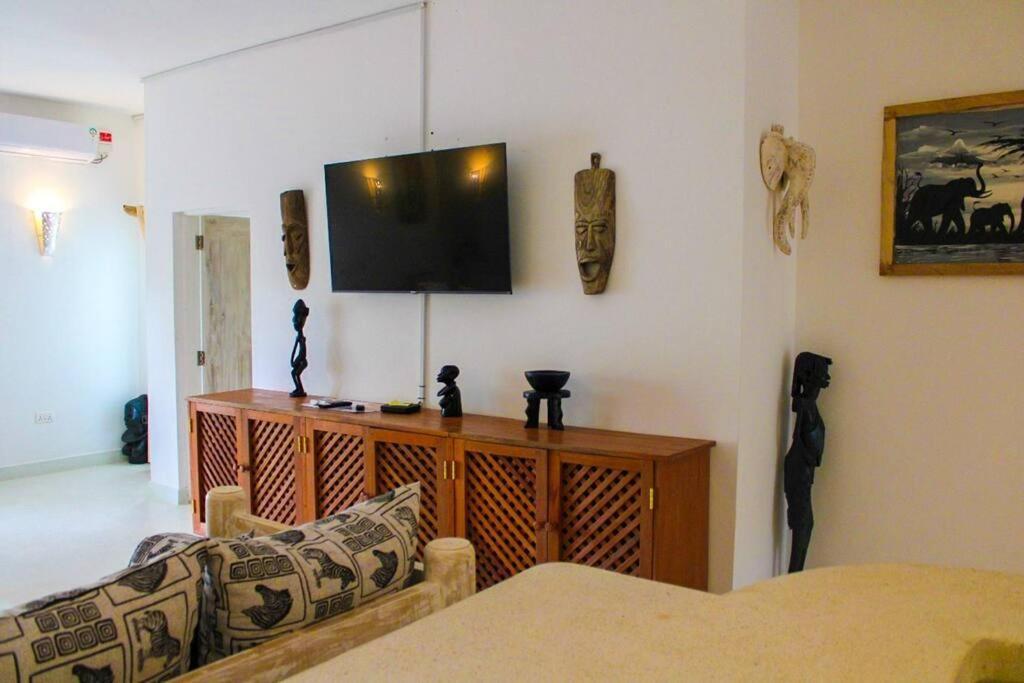 White Villa - Paparemo Beach Watamu Bagian luar foto