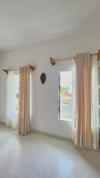 White Villa - Paparemo Beach Watamu Bagian luar foto