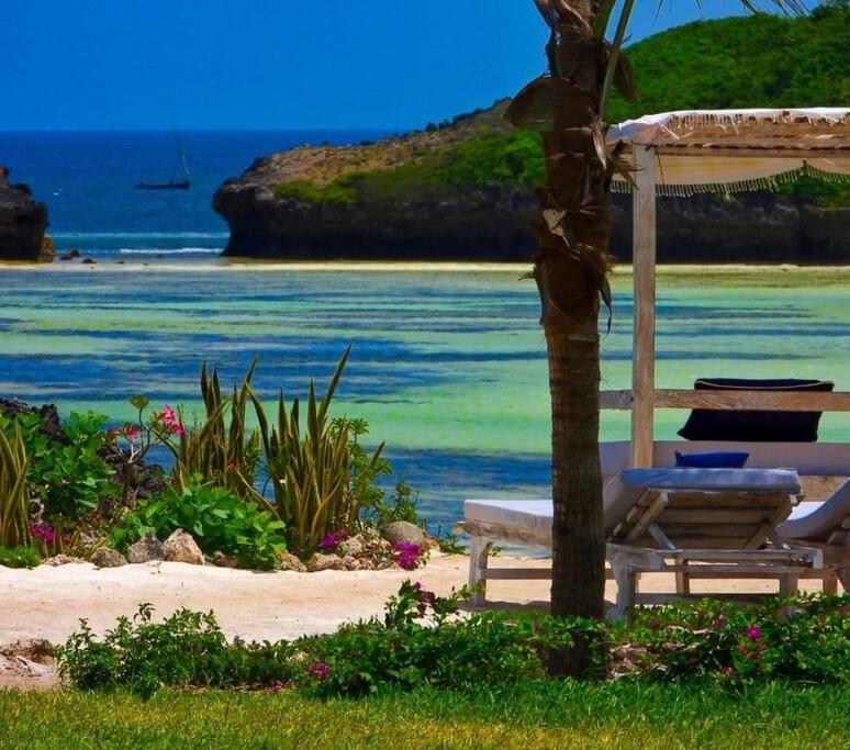 White Villa - Paparemo Beach Watamu Bagian luar foto