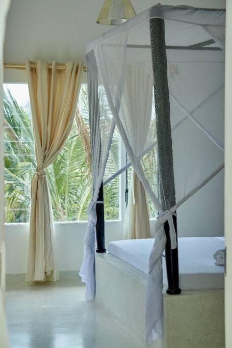 White Villa - Paparemo Beach Watamu Bagian luar foto